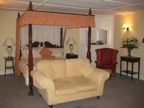 The Pack Horse Inn South Brent Room photo