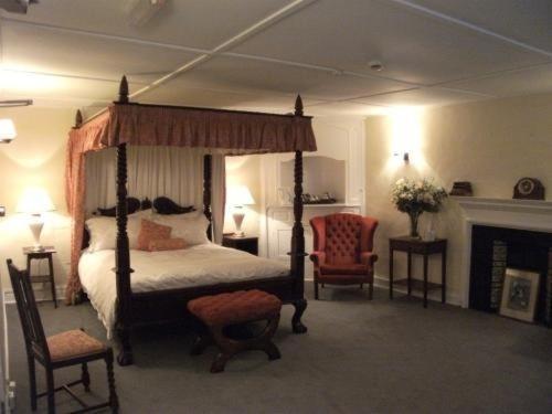 The Pack Horse Inn South Brent Room photo