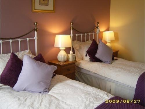The Pack Horse Inn South Brent Room photo